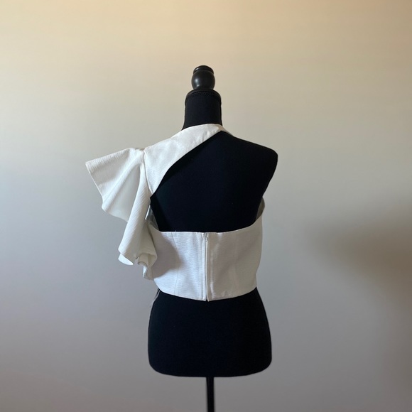 Stunning one-shoulder blouse - Picture 2 of 5